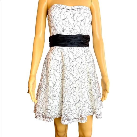 Black and White Strapless Formal Dress Size 5 - Picture 1 of 6